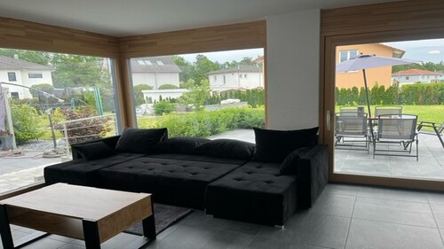 Moderne Ferienwohnung, Platz für 6 Gäste - 2 Schlaf-/ Wohn-/badezimmer, Terrasse