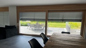 Dining - Moderne Ferienwohnung, Platz für 6 Gäste - 2 Schlaf-/ Wohn-/badezimmer, Terrasse (Singen (Hohentwiel))