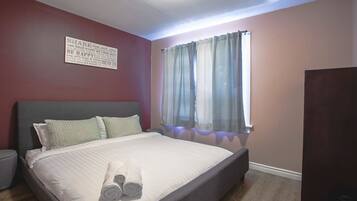 3 habitaciones, tabla de planchar con plancha, wifi y ropa de cama