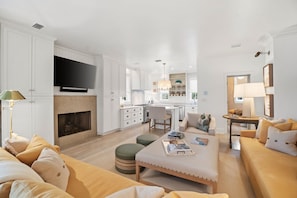 Smart TV, chimenea y videoteca 