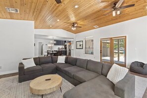 Living area - Lakeside cabin (Pinetop-Lakeside)