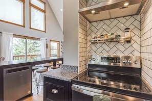 Fridge, microwave, oven, stovetop - Austin Lake Lodge : Sun, Swim, & Relax – Lakefront Lodge Sleeps 6 (Reed City)