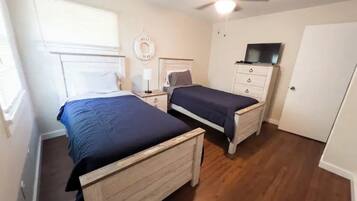 3 bedrooms, iron/ironing board, WiFi, bed sheets