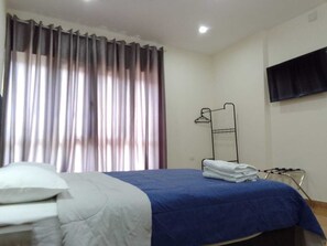 Down duvets, desk, laptop workspace, blackout curtains - Gran Imperial Avenida (Tumbes)