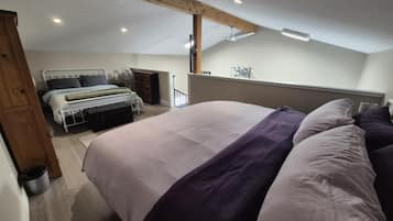 1 quarto, ferros/tábuas de passar roupa, berço de viagem