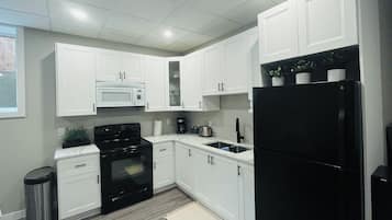 Geladeira, micro-ondas, fogão, cooktop