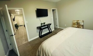 2 bedrooms, desk, free WiFi, bed sheets