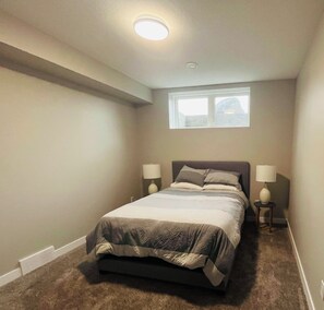 2 dormitorios, escritorio, wifi gratis y ropa de cama