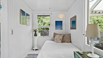 3 bedrooms, iron/ironing board, free WiFi