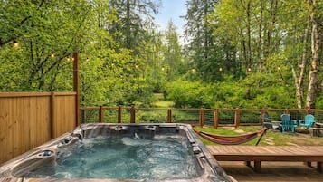 Tina de hidromasaje al aire libre