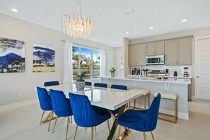 Dining - Blue Suede Townhome in Reunion Resort (Kissimmee)