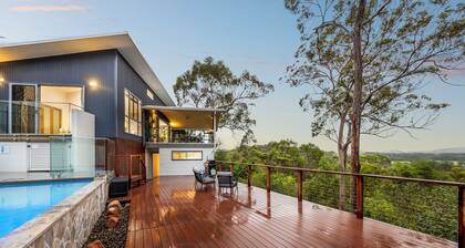 Hinterland Dreamers Poolside Retreat ~ Pet Friendly!