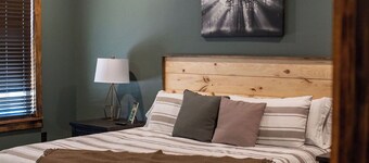 Cozy Lodge at Ward Creek Ranch close to interstate and wedding venues. 