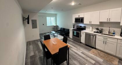 Trendy 1-Bedroom Getaway – Perfect for Couples, Sleeps 5