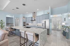 Fridge, microwave, oven, stovetop - STUNNING, Gulf Access, Breath taking Views, Heated Pool and Spa - Sunlight Landing - Roelens (Cape Coral)