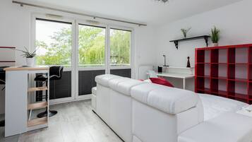 Iron/ironing board, WiFi, bed sheets