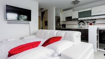 Iron/ironing board, WiFi, bed sheets