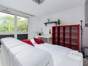Iron/ironing board, WiFi, bed sheets