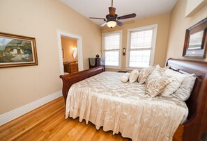 4 bedrooms, desk, iron/ironing board, free WiFi