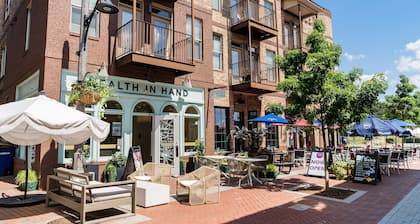 In the heart of downtown Spartanburg! Literally! Steps to restaurants and shops!
