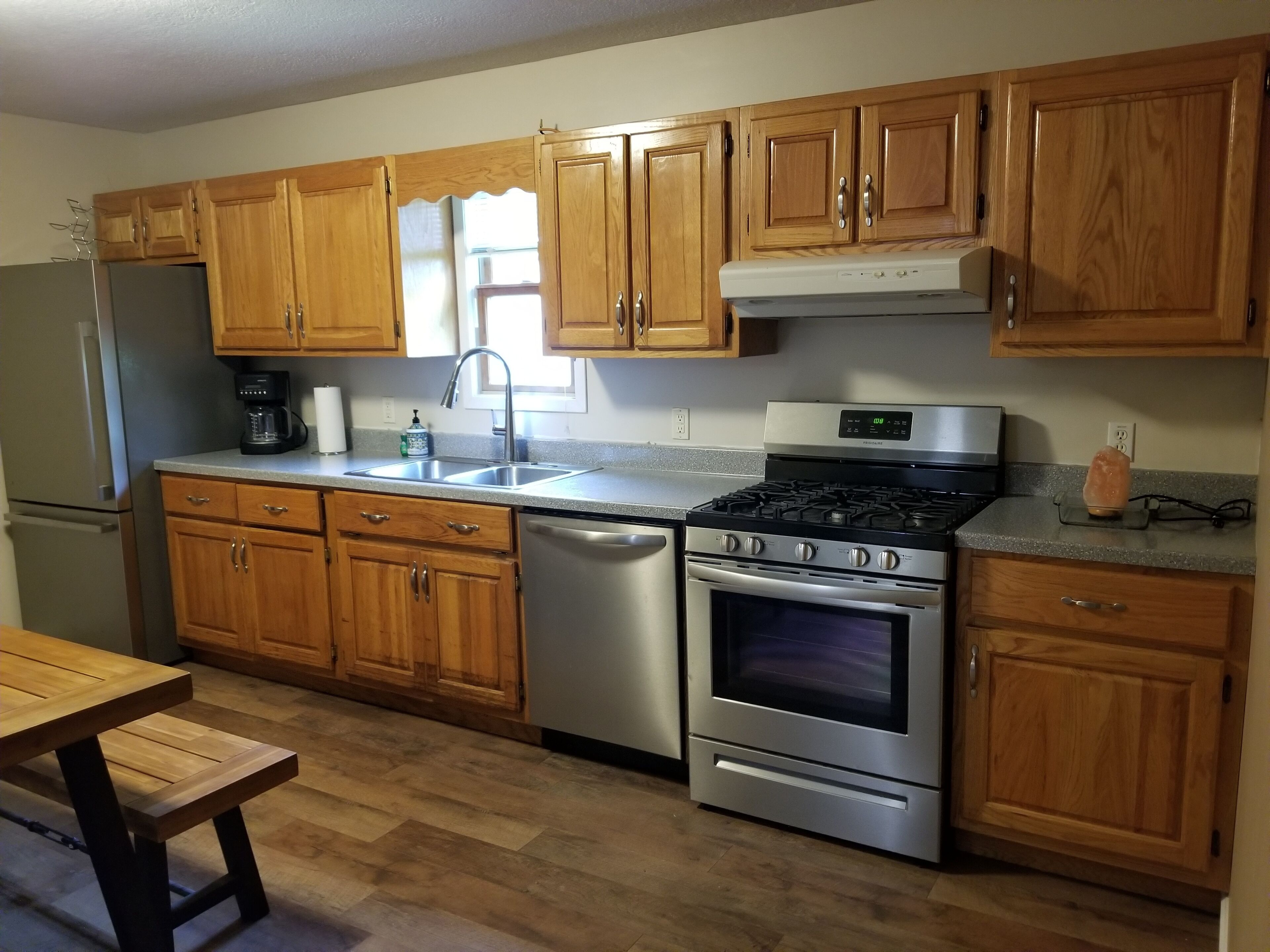 Geladeira, micro-ondas, fogão, cooktop