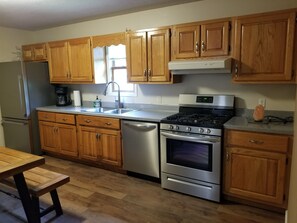 Frigorífic, microones, forn i placa de cuina 