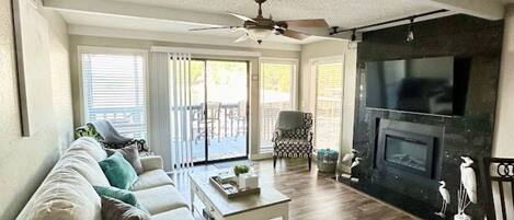 Smart TV, fireplace