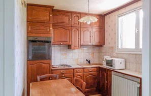 KĂŒhlschrank, Mikrowelle, Ofen, Herdplatte