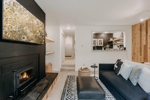 Takka, DVD-soitin, tietokoneen näyttö