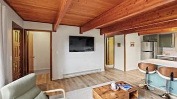 House, 2 Bedrooms, Kitchen | Living area | 52-inch Smart TV with digital channels, Netflix, Hulu