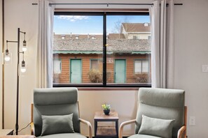 Living area - Owl's Nest (West Yellowstone)