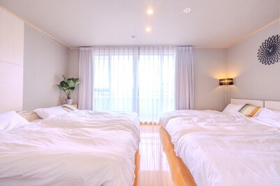 One whole floor of the building 55m Family room / Kochi Kōchi