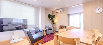 One whole floor of the building 55m Family room / Kochi Kōchi