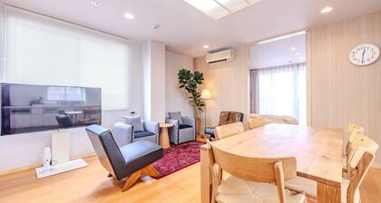 One whole floor of the building 55m Family room / Kochi Kōchi