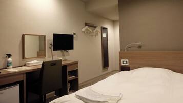 1 bedroom, desk, free WiFi, bed sheets