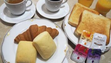 朝食無料