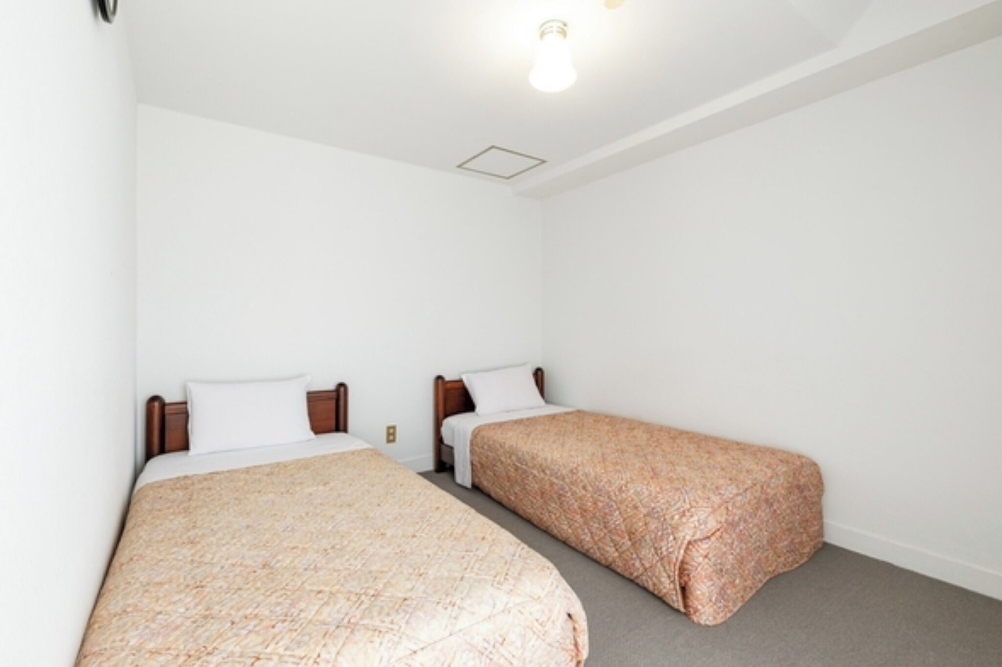 1 室のベッドルーム、デスク、WiFi (無料)  、ベッドシーツ