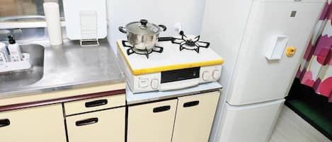 冰箱、微波炉、炉灶、厨具/餐具