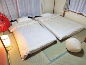 3 bedrooms, desk, iron/ironing board, free WiFi