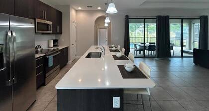 Exquisite Retreat: Luxurious 4BR Pool Home in Gated Balmoral Resort