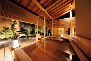 [Nadeshiko] twin beds room with open-air hot spring bath (non-smoking) | Individually decorated, individually furnished, desk, free WiFi - Shoraiso (Yamanouchi)