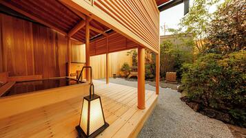 Exclusive-sviitti, tupakointi kielletty (Nadeshiko,open-air hot spring bath) | Yksilöllisesti sisustettu, yksilöllisesti kalustettu, työpöytä