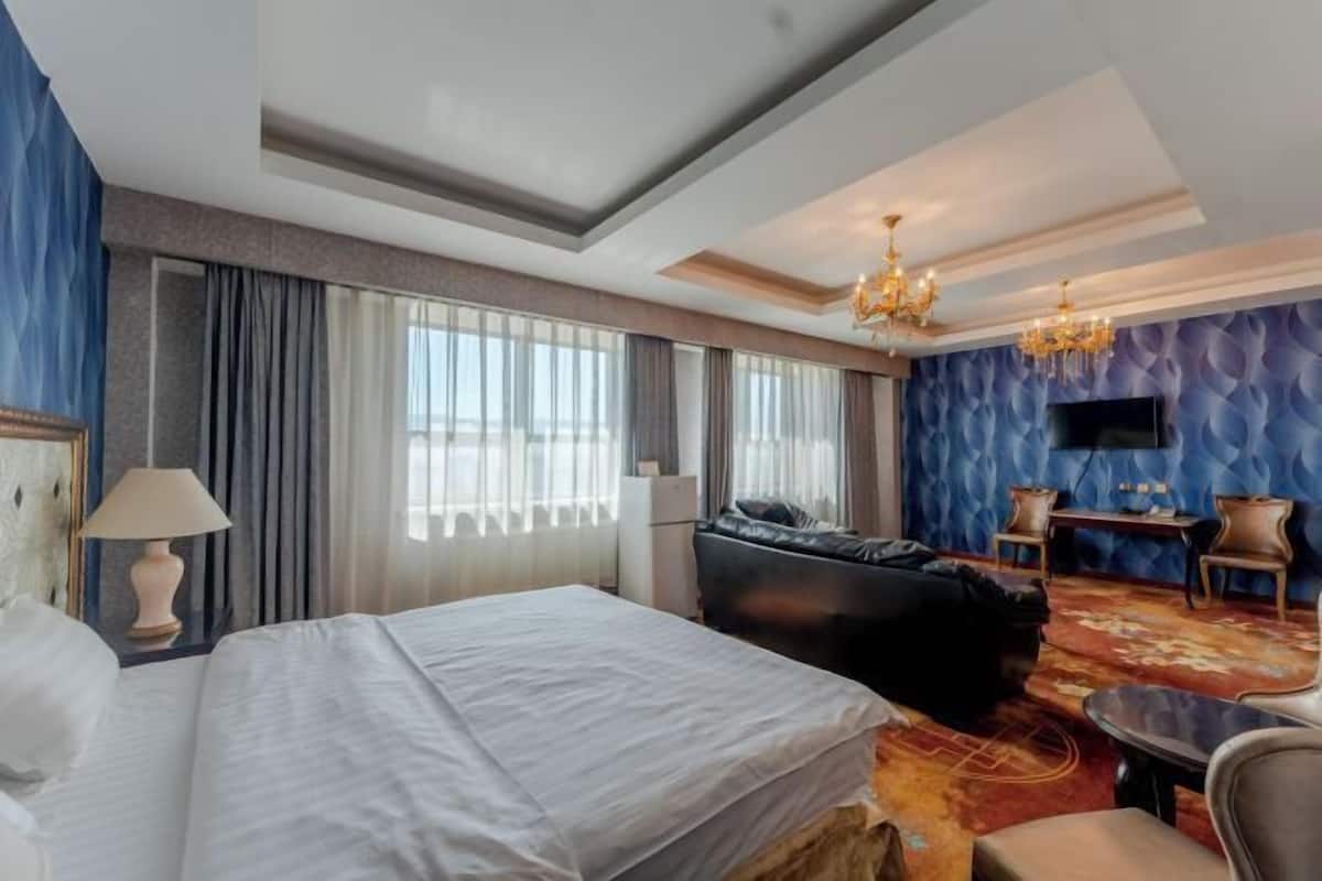 Minibar, desk, laptop workspace, blackout curtains