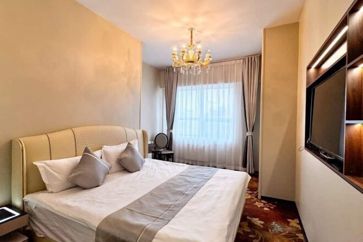 Minibar, desk, laptop workspace, blackout curtains