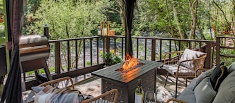 North Zen Magical Riverfront Cabin with Hot Tub - 5min Walk to Twin Falls Trail!