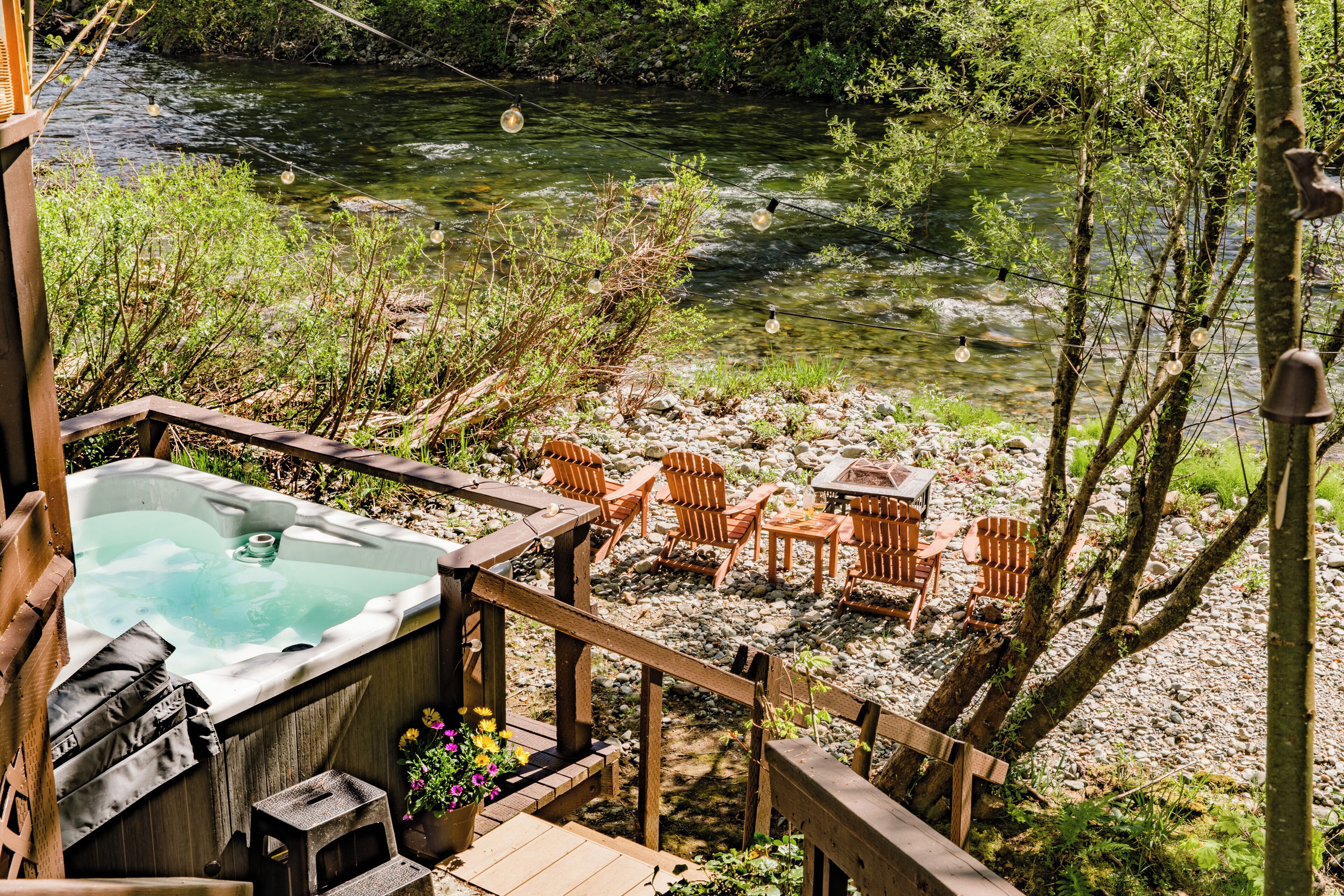 Outdoor spa tub