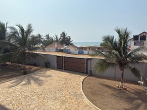 Property grounds - 2bedroom Beach at Kokrobite Accra, Ghana (Accra)