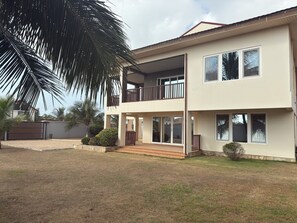 Exterior - 2bedroom Beach at Kokrobite Accra, Ghana (Accra)