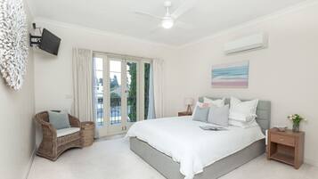 2 bedrooms, desk, iron/ironing board, travel cot