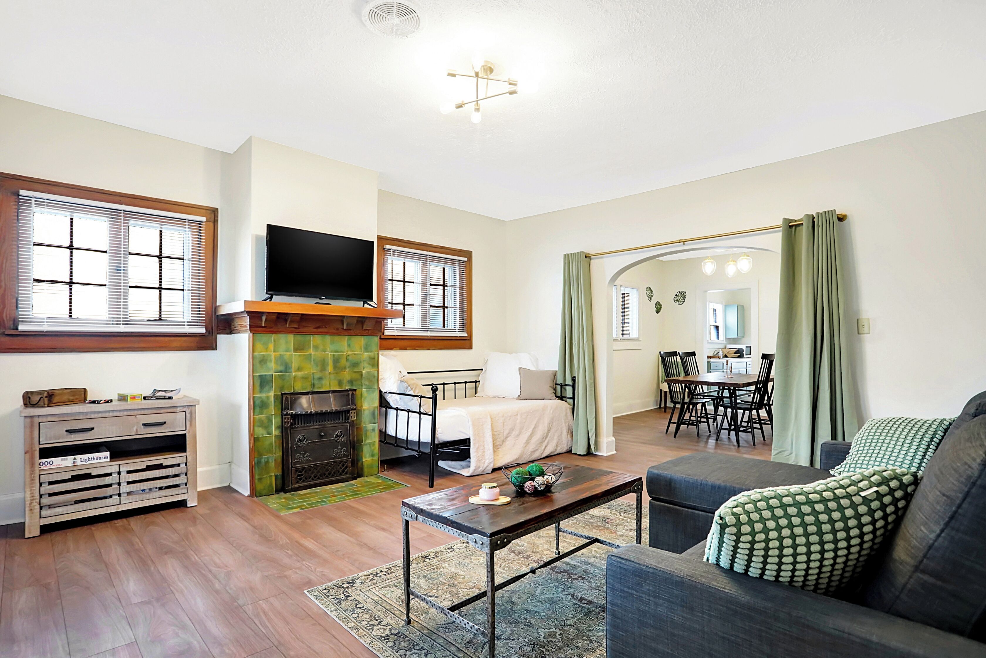 Spacious Flat Near Bottleworks.